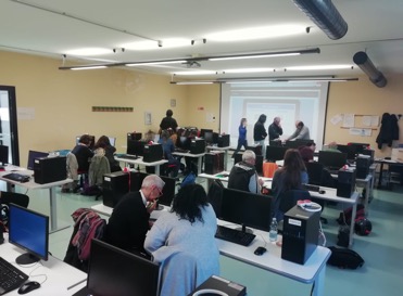 Al Liceo Montale di Bordighera un corso Digital Divide per avvicinare gli anziani a internet