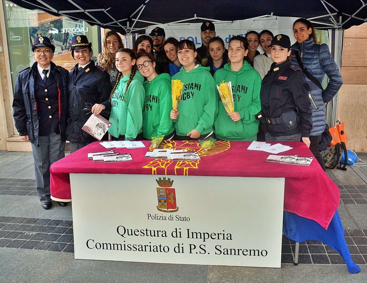 Lo stand della Polizia per la Festa della donna a Sanremo