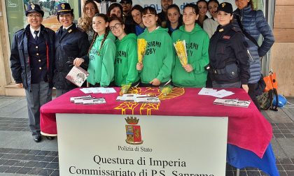 Lo stand della Polizia per la Festa della donna a Sanremo