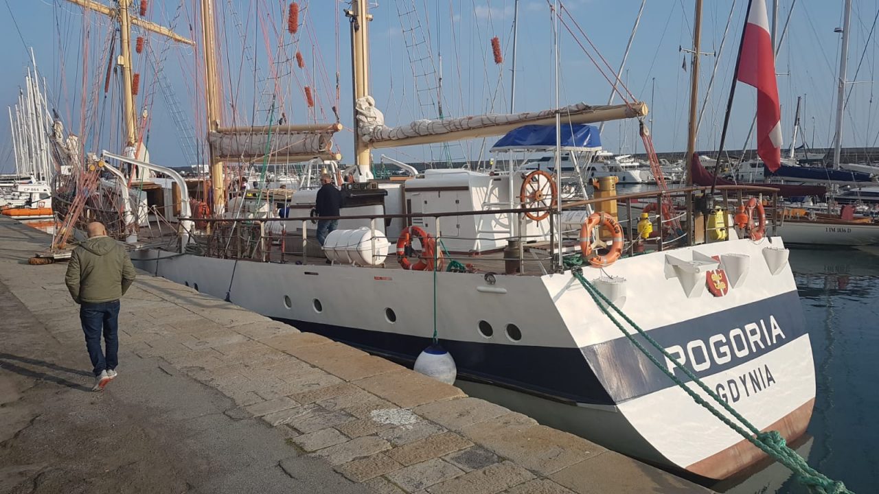 La spettacolare nave polacca Pogoria al porto di Sanremo – Foto e video