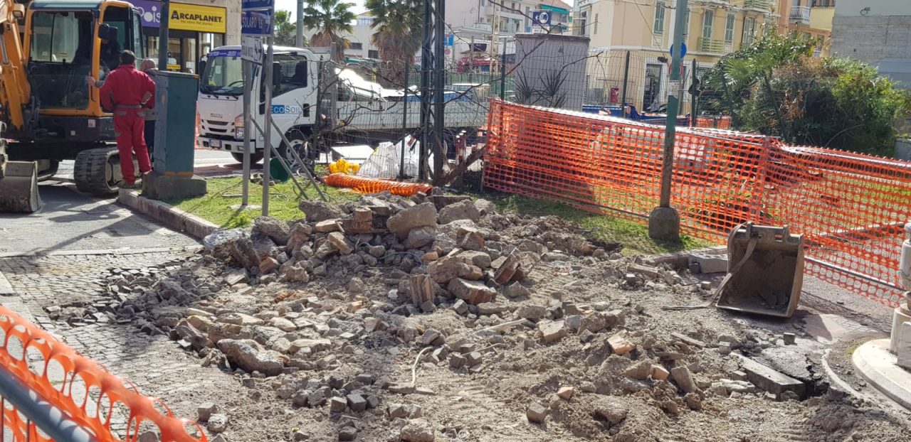 Al via il cantiere per la rotonda della Foce