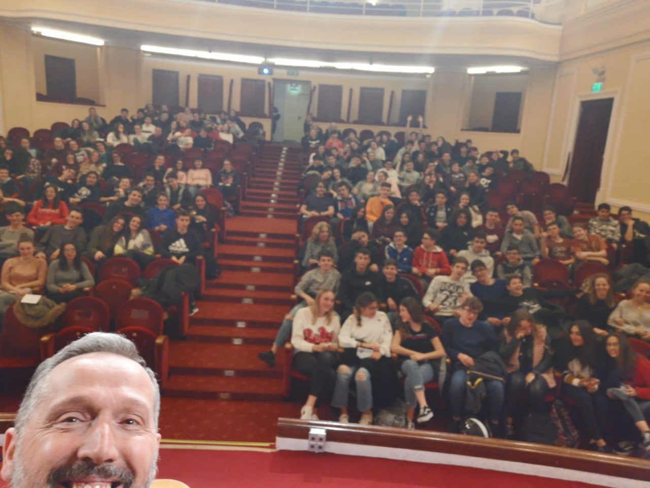 Oltre 180 studenti del Liceo Cassini a teatro con Federico Benna