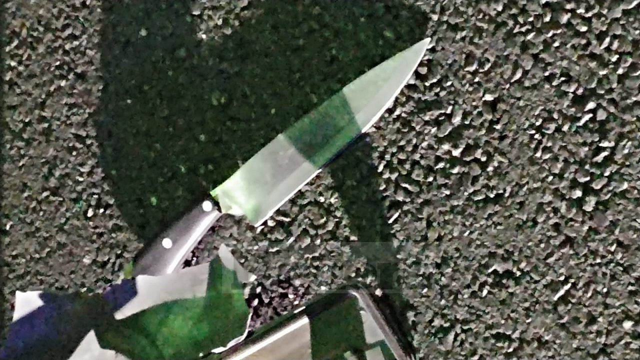 Schianto sull’Aurelia e dal portapacchi spunta un “coltellaccio”