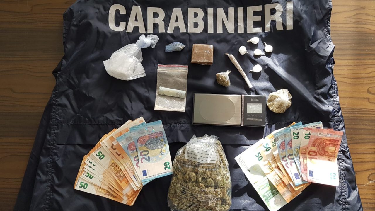 Carabinieri scovano market della droga nel cuore della Pigna – 4 arresti