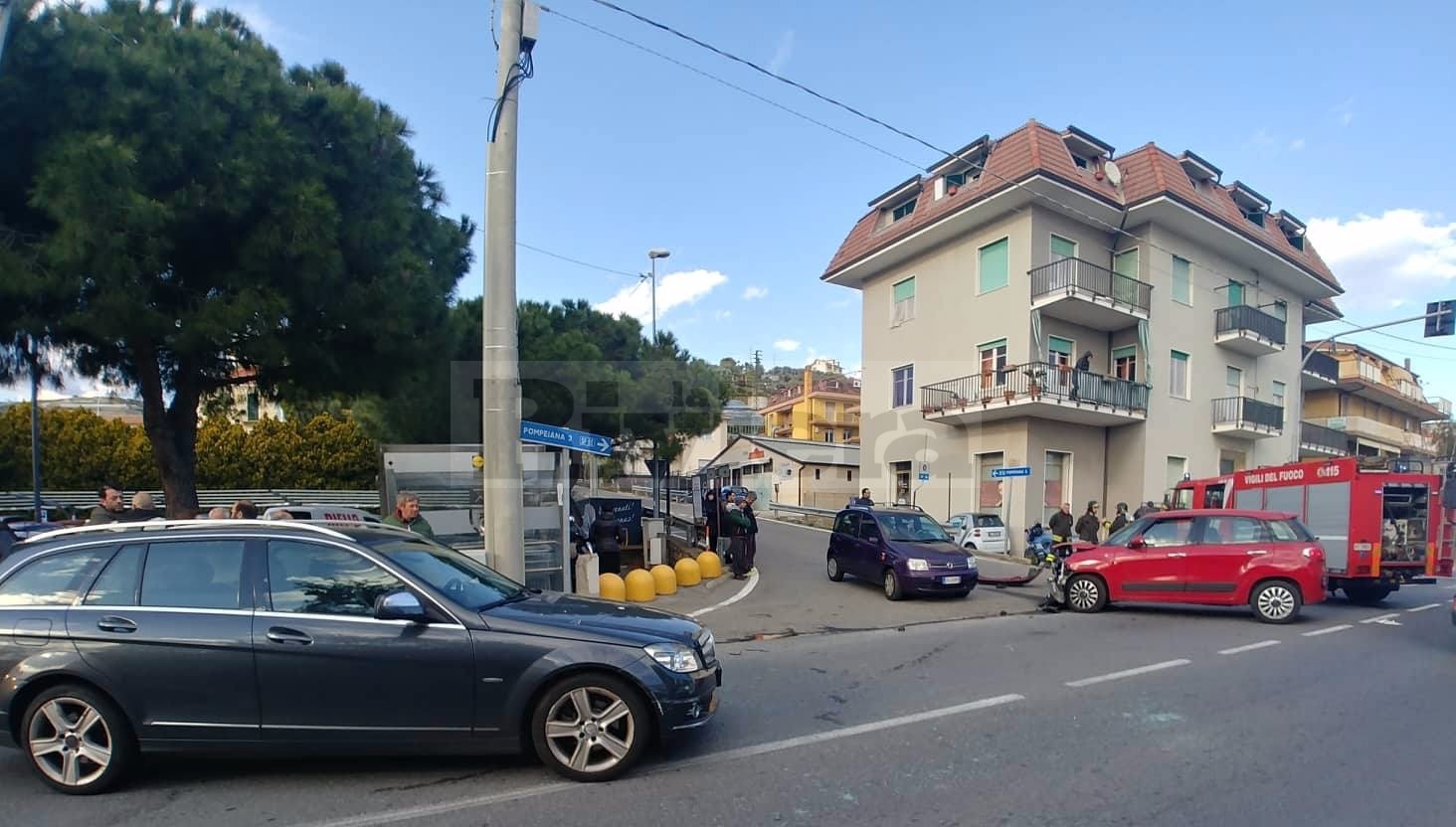 Scontro auto Riva Ligure incidente