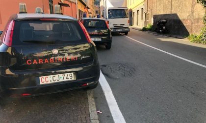 Malato psichiatrico dev'essere ricoverato, ma non apre ai soccorritori