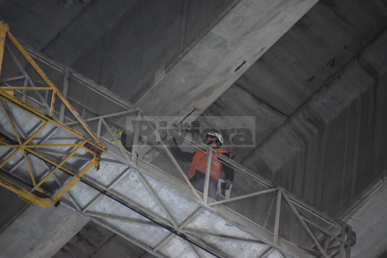 Flash: crollano calcinacci dal ponte dell’A10 a Camporosso. Video