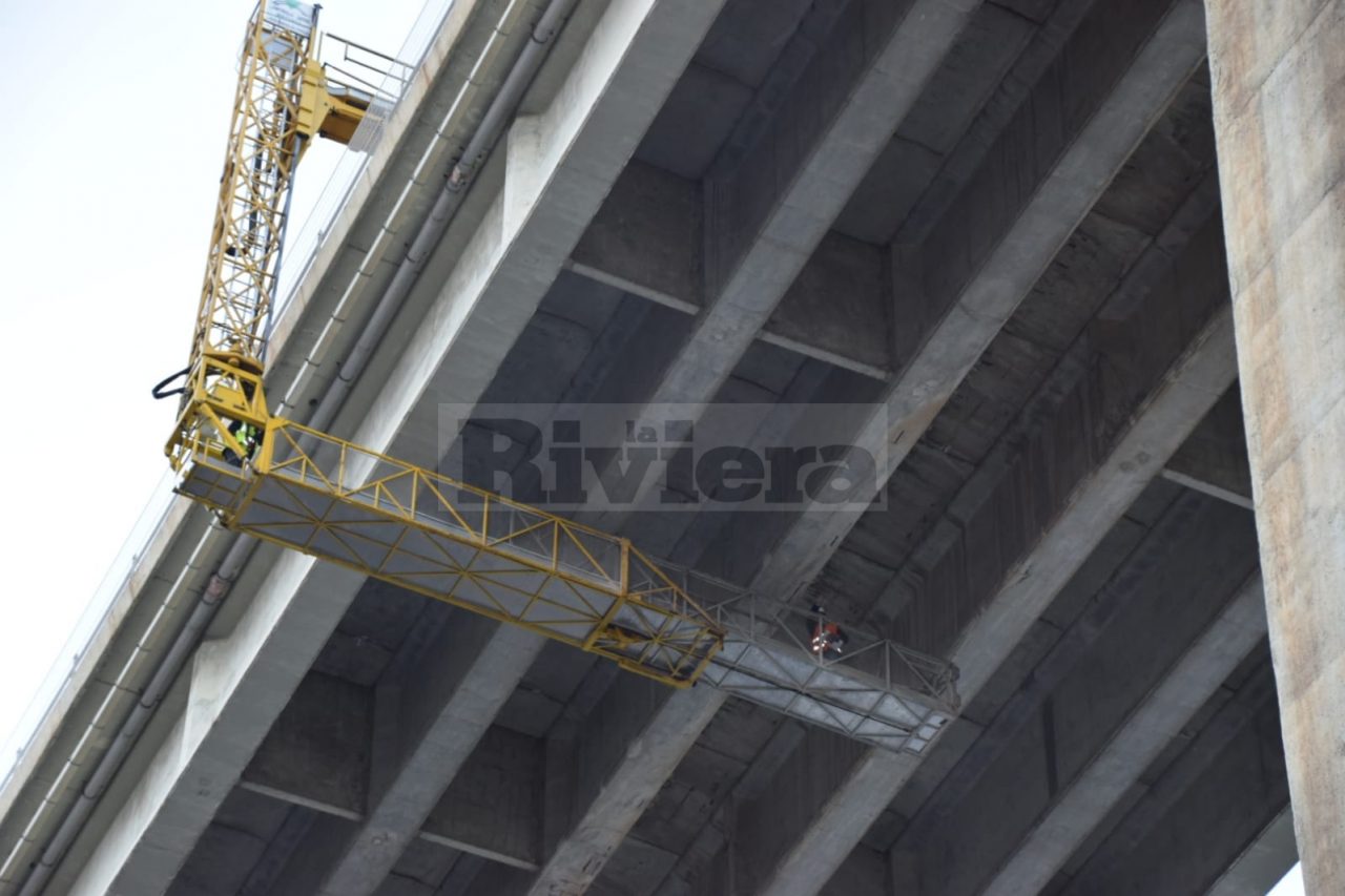 Caduta calcinacci da A10: “danni superficiali”, riaperta via Braie