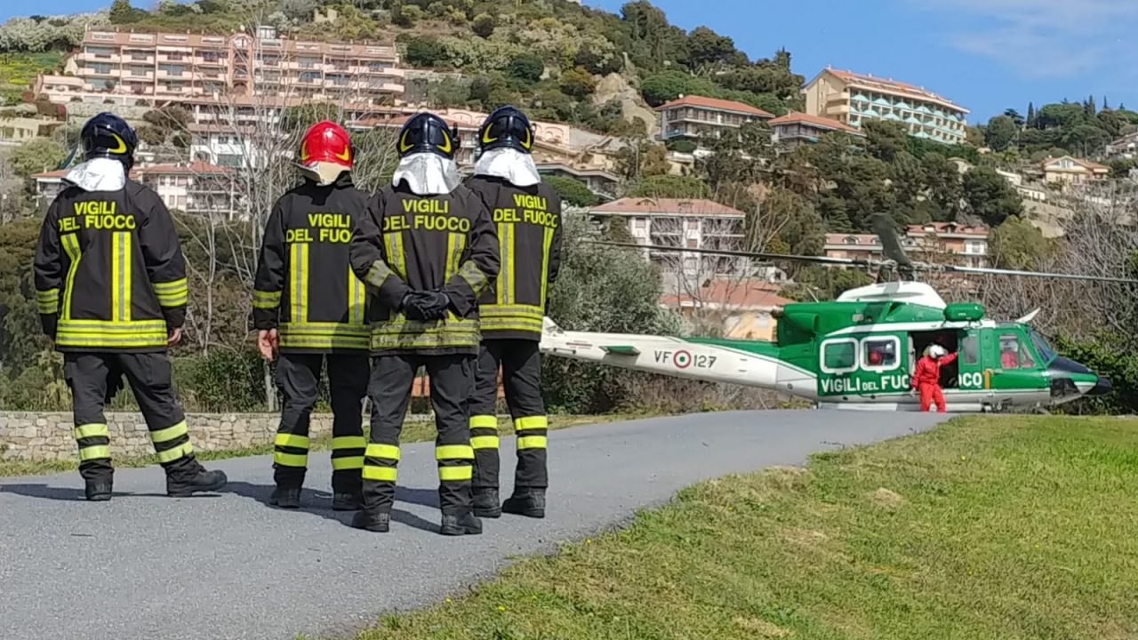 Frontale con un’auto grave un ciclista di 54 anni