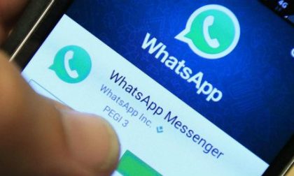 Pedina la ex e le spia WhatsApp: ammonito dalla polizia
