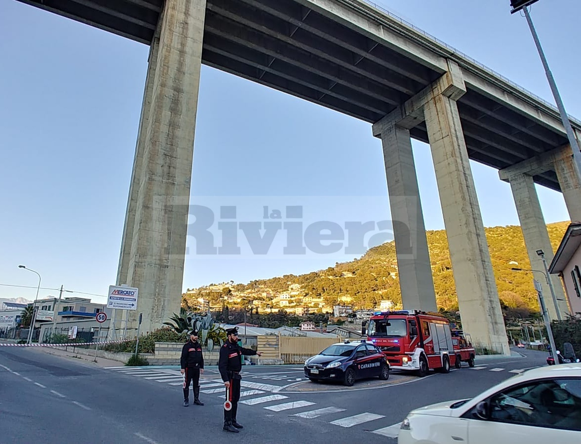Crollano calcinacci Ponte Au10 Autostrada dei Fiori Camporosso