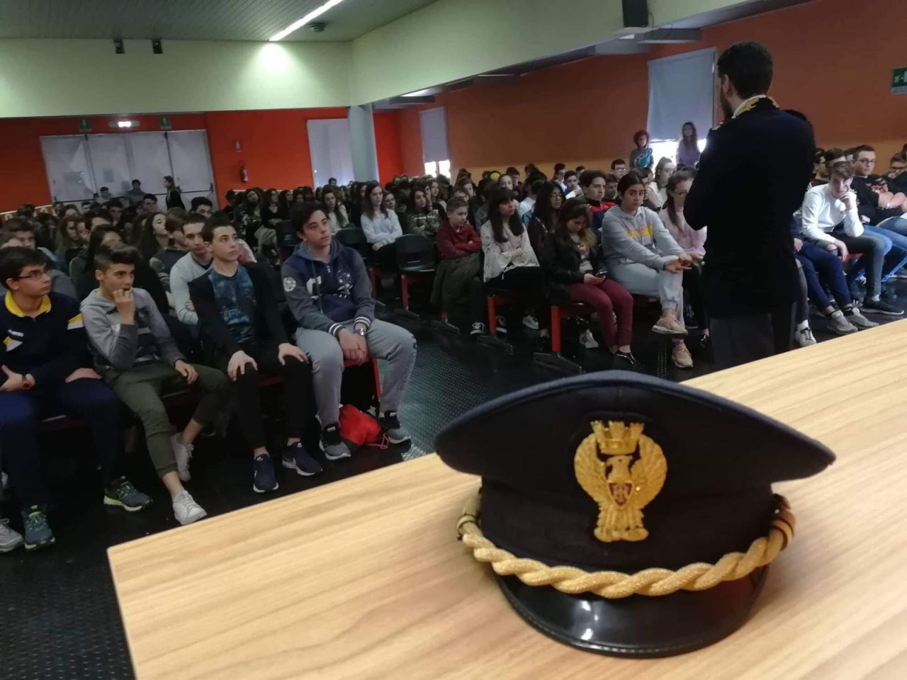 Polizia incontra gli studenti di Imperia