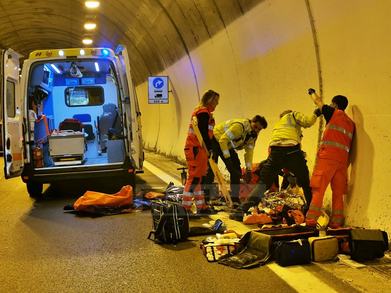 Terribile schianto sullAurelia bis, ecco chi è il motociclista ferito