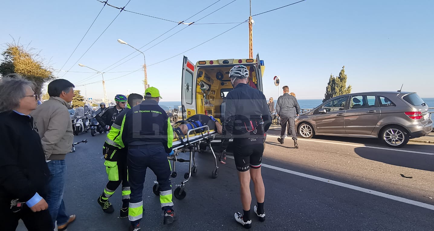 incidente ciclista Sanremo Gandola Aurelia contro auto