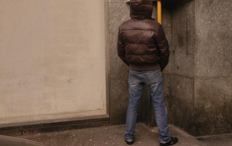 Fa pipì contro il palo, Daspo di 48 ore