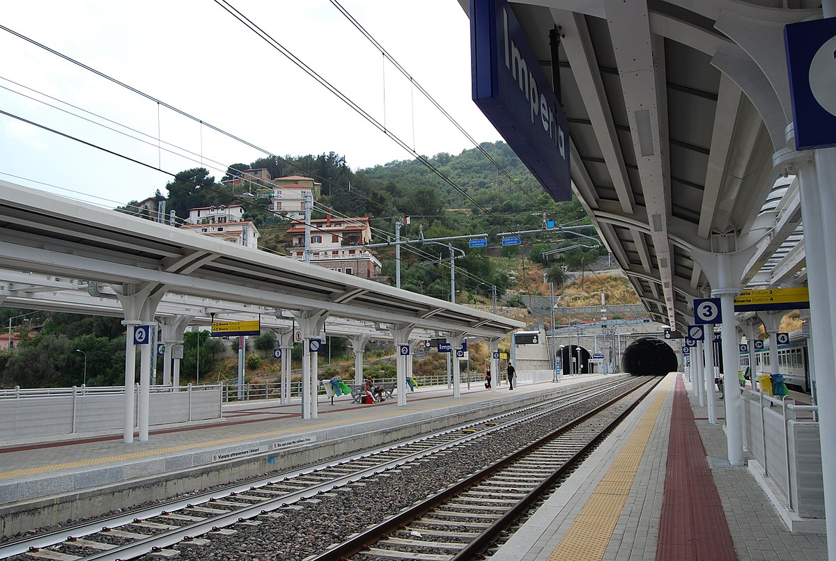 Macchinista scorda di fermare il treno in stazione a Imperia