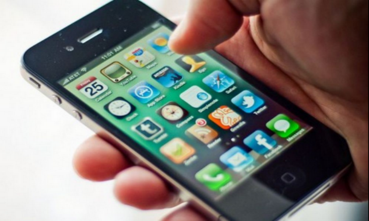 40enne si inserisce nel gruppo WhatsApp di una scuola danza e tenta di adescare 13enne