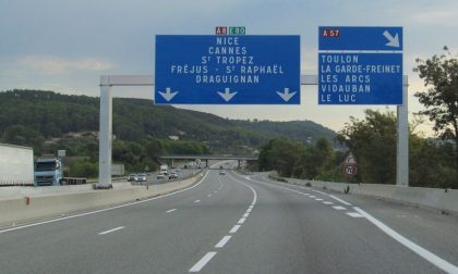 Mezzo pesante a fuoco sull'Autostrada a Nizza, disagi al traffico