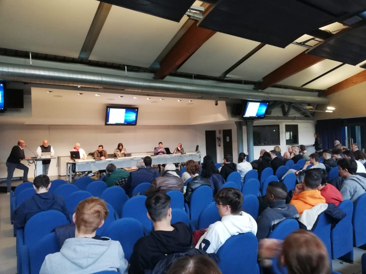 Studenti del Colombo al Palafiori per un incontro sulle barriere architettoniche