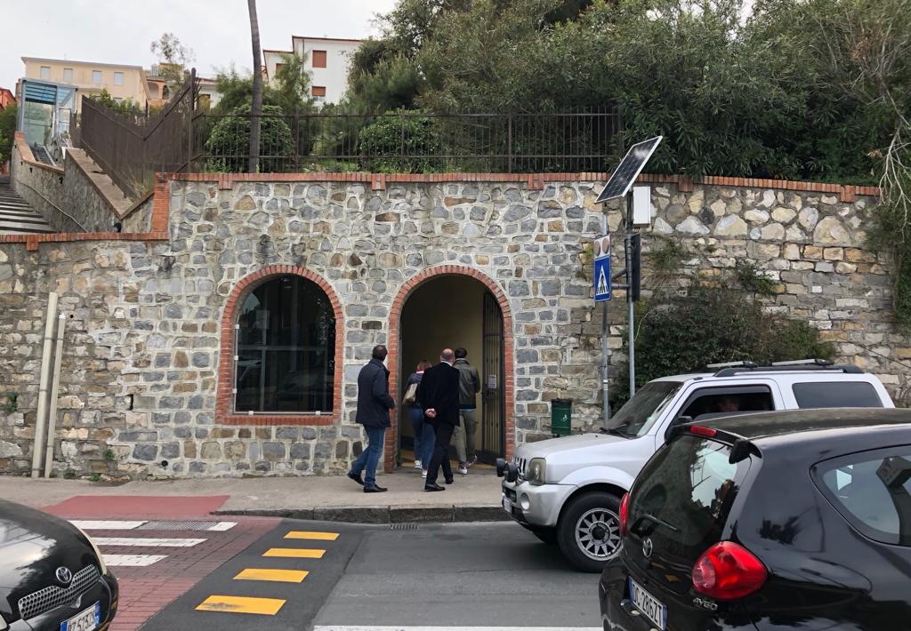 Riaprono gli ascensori di Porto Maurizio dopo quasi un anno di stop