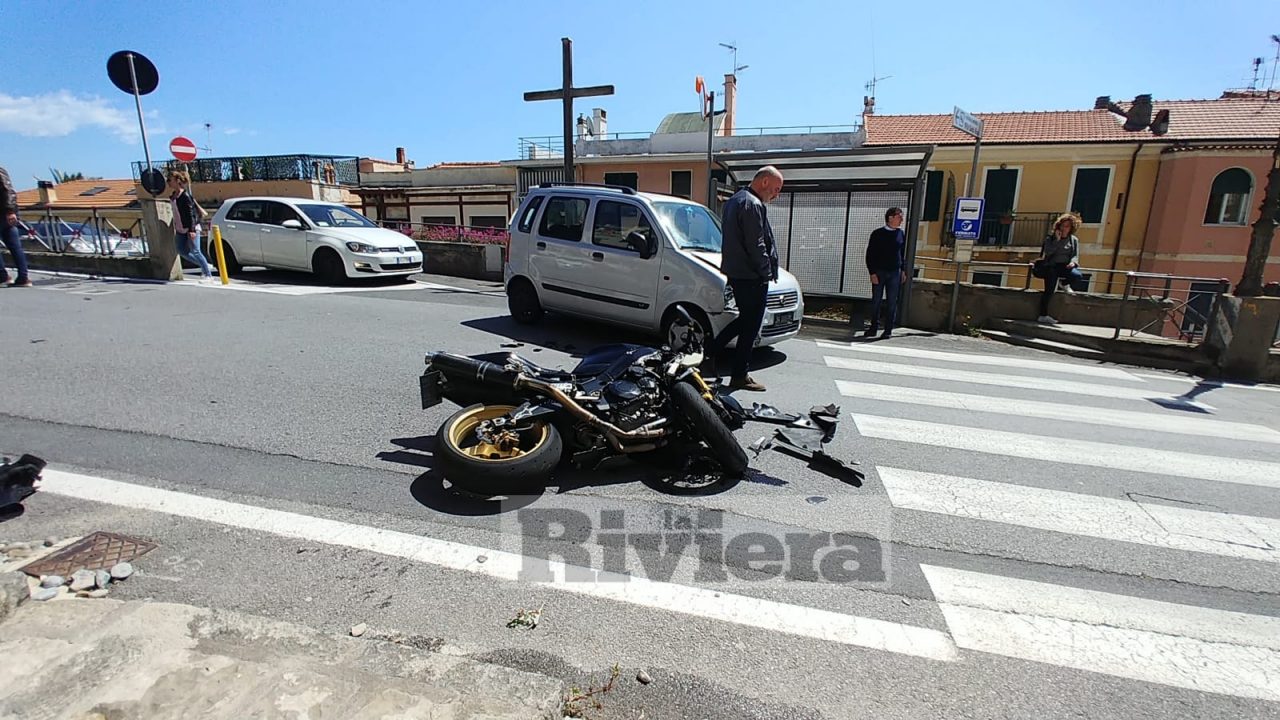 Schianto a Bordighera: motociclista salvato dalle protezioni