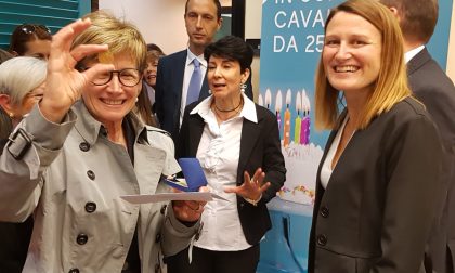 Brindisi di Banca Carige con il vice sindaco Pireri per i 25 anni della filiale di Sanremo Corso Cavallotti