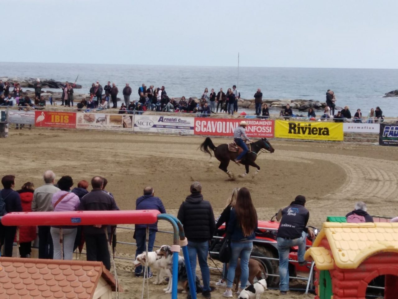 Il Barrel on the Beach entra nel vivo/foto e video
