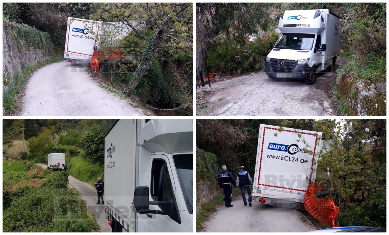 Navigatore impazzito manda furgone con rimorchio in bilico sul dirupo