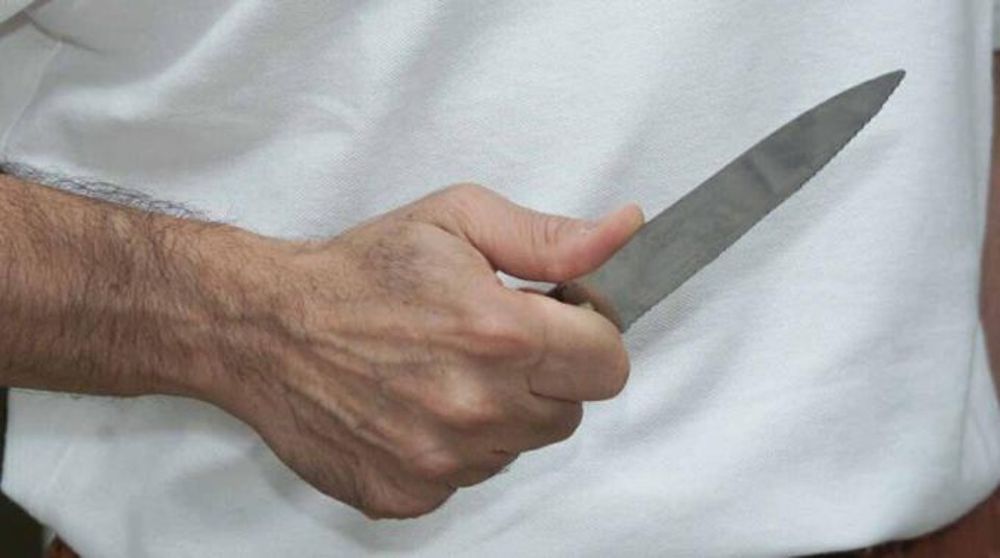 Minaccia i genitori con un coltello, arrestato 39enne