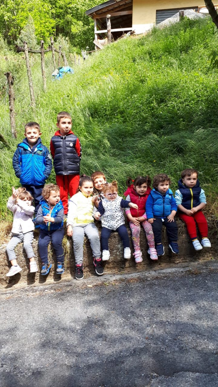 Bimbi dell’asilo in visita alla fattoria di Agaggio