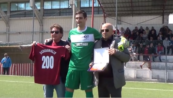 Claudio Scognamiglio festeggiato per le 200 maglie granata