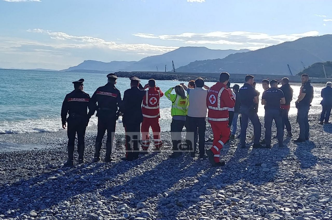 Si getta in mare durante fuga, ora è dato per disperso