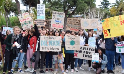 Ventimiglia: studenti in piazza per la salvaguardia del clima