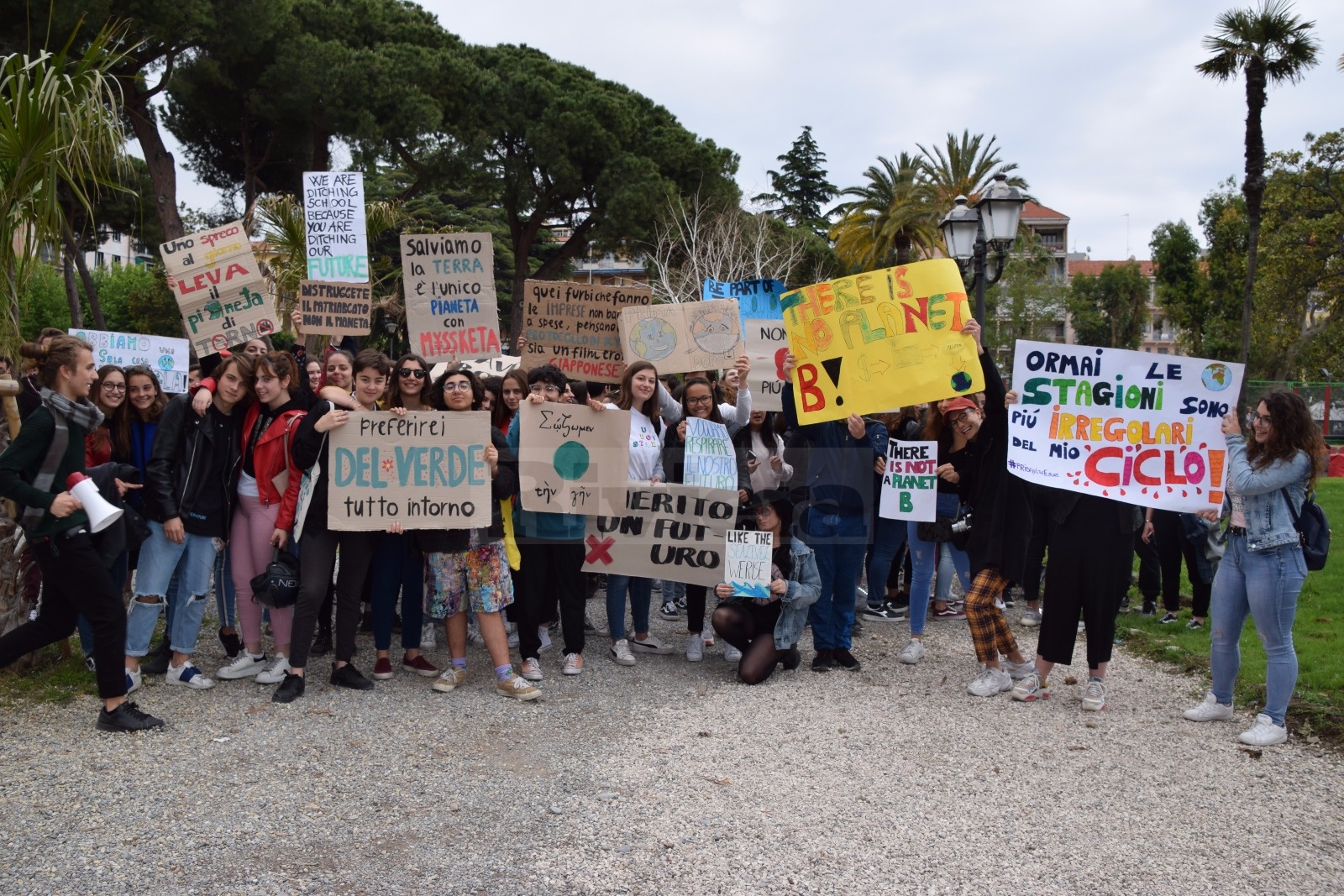 Manifestazione studenti clima scuola Ventimiglia Greta Thunberg_03