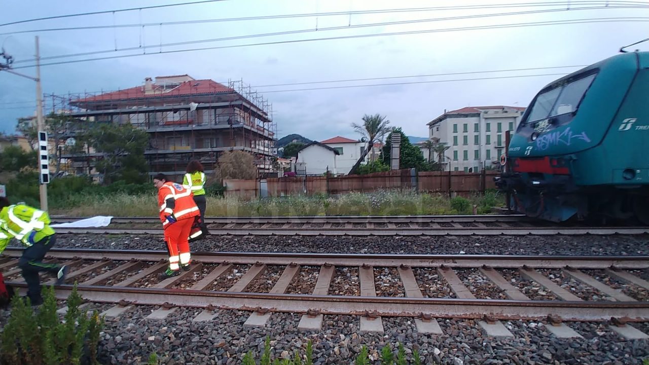 Dilaniato dal treno un giovane a Bordighera. Nuovi particolari