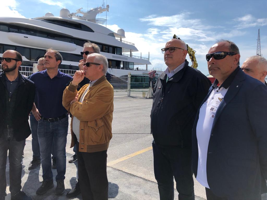 Claudio Scajola illustra la nuova area del porto di Oneglia
