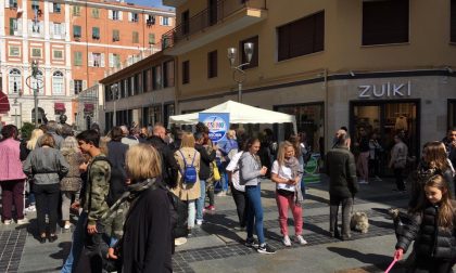 Banchetto in Via Escoffier per i candidati di Biancheri