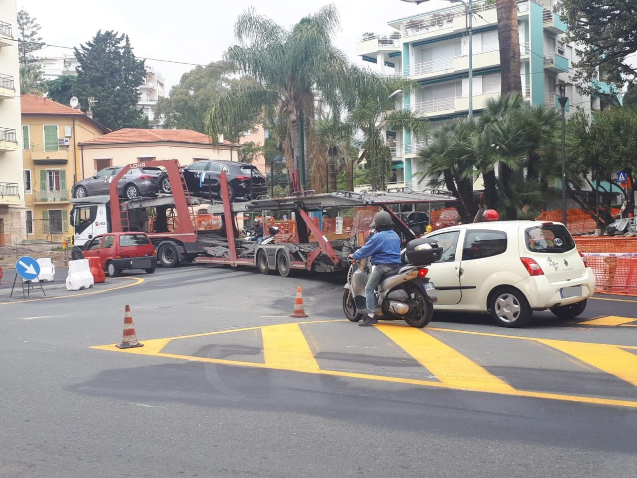 Bisarca non riesce a passare. Rotonda della Foce viene “spostata”