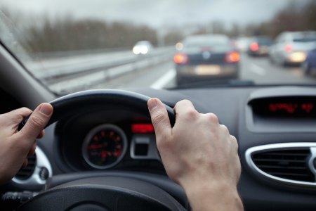 Nuovo Codice della Strada: sì alle moto leggere in autostrada e alla “strada scolastica”