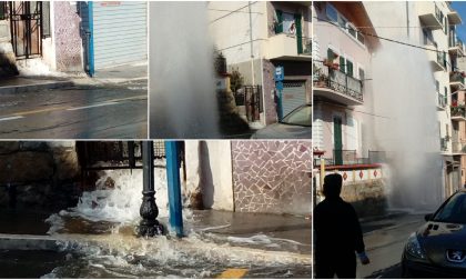 Geyser in centro a Sanremo. Esplode condotta dell'acqua in via Martiri