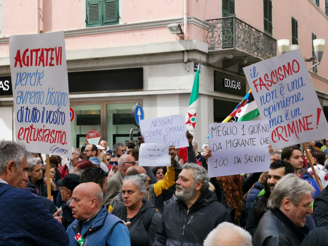 Città blindata per l’arrivo di Salvini. E intanto l’Anpi manifesta contro la visita dell’esponente della Lega. LE FOTO