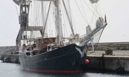 La Nave Italia attraccata al porto di Oneglia