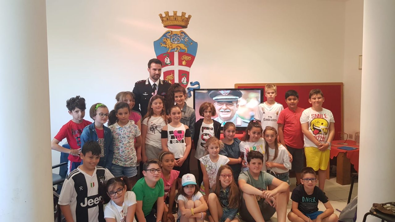 Una mattina insieme ai Carabinieri per gli alunni della Montessori