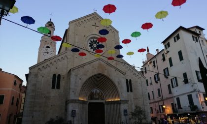 Arrivano anche a Sanremo gli ombrelli sospesi