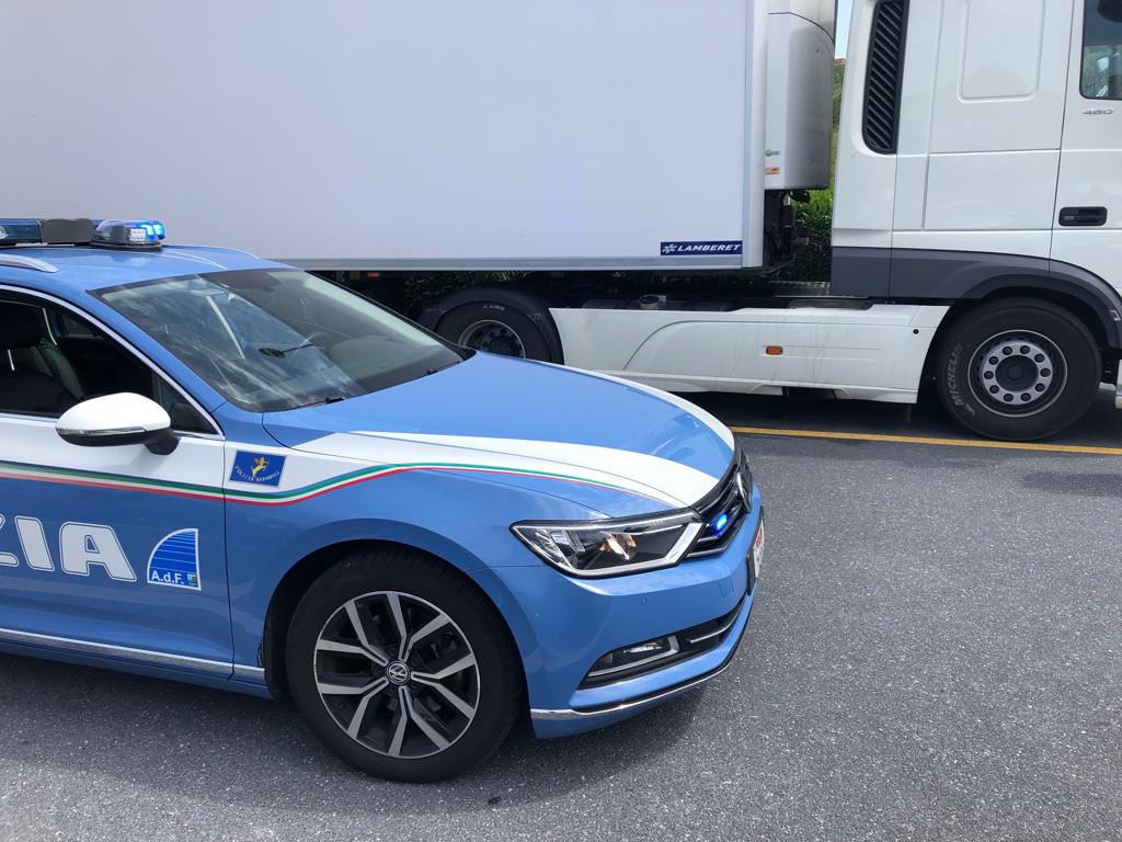 Polizia autostradale tir autostrada autofiori