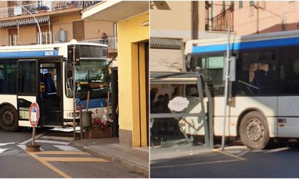Bus RT piomba nel bar in pieno centro