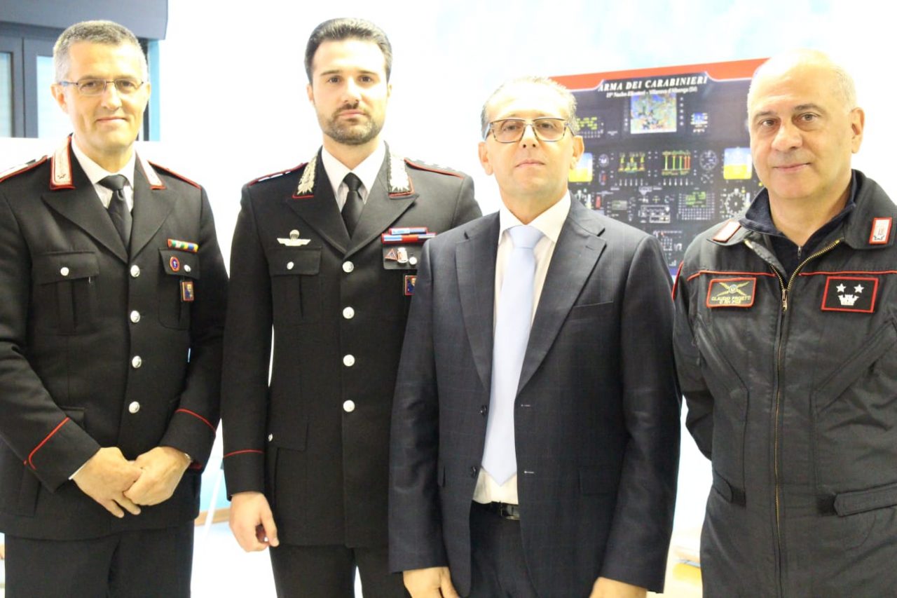 Gli auguri a sorpresa per i 50 anni del direttore Faraldi dagli ospiti della “Franchiolo”