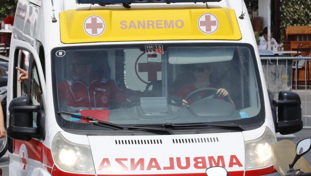 Schianto in scooter sull’Aurelia, grave 26enne
