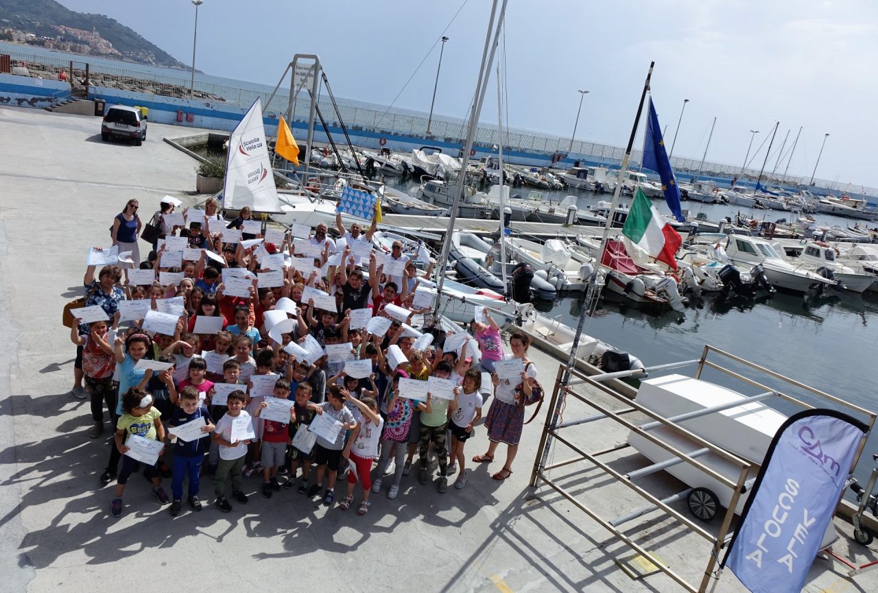 Una marea di bimbi per il progetto VelaScuola