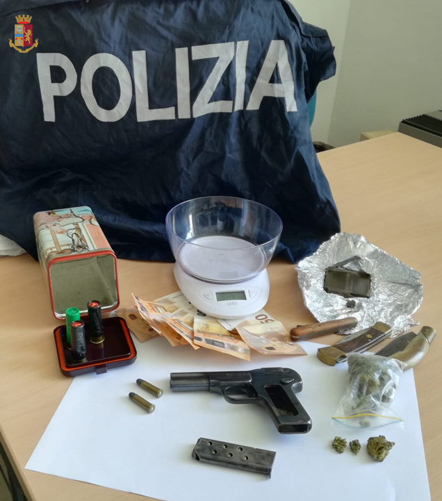 Arrestato 22enne con pistola, proiettili e droga in casa a Sanremo. Il giudice lo scarcera: “Domiciliari”